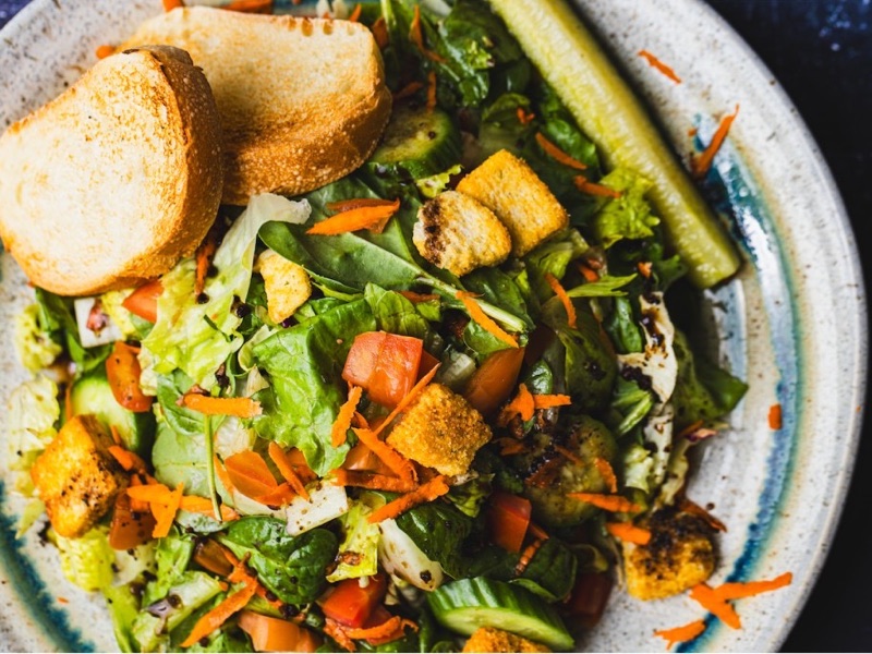 Mesclun salad with tomato, cucumber, carrot, croutons, and toasted bread